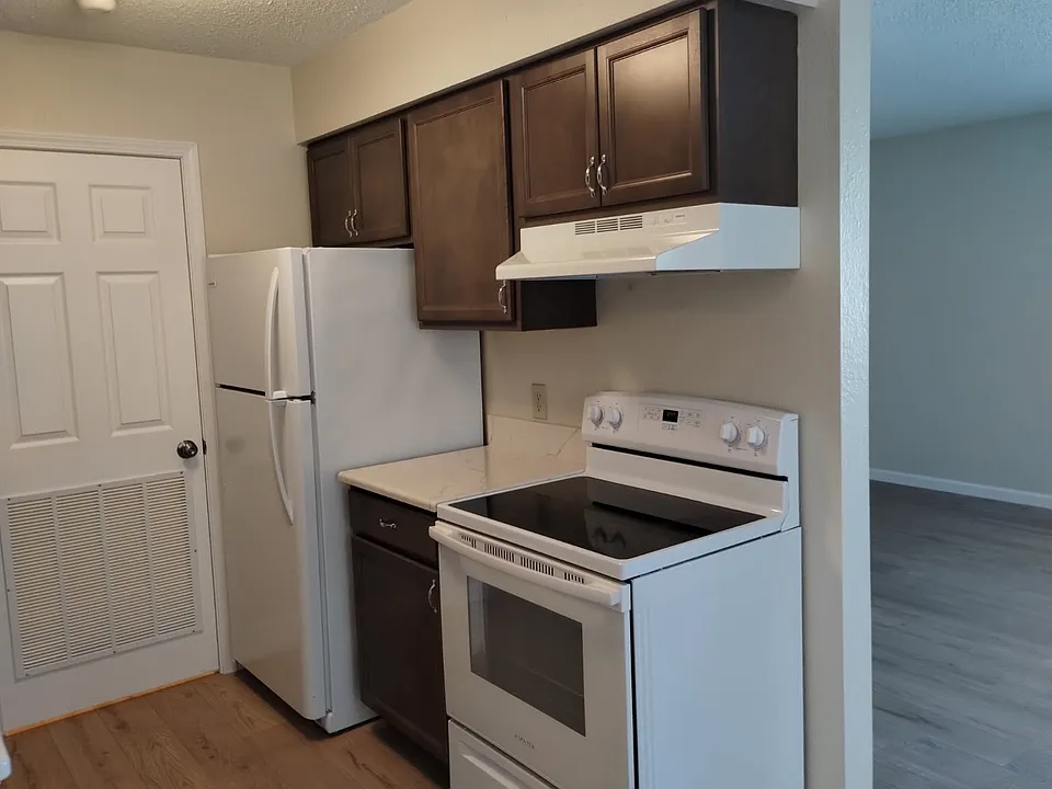 EVERYTHING IN THIS KITCHEN IS NEW.