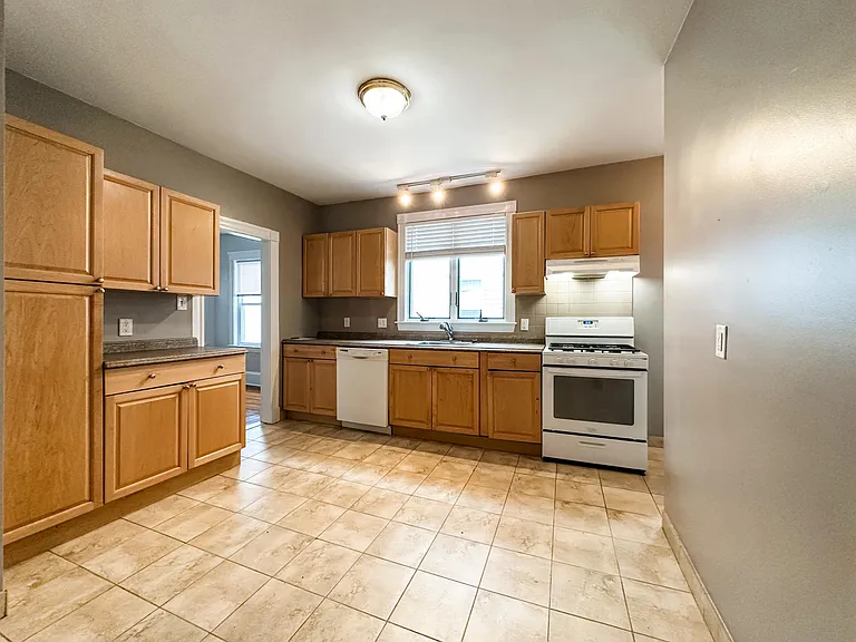 170 Fellsway W #2 — Photo 1