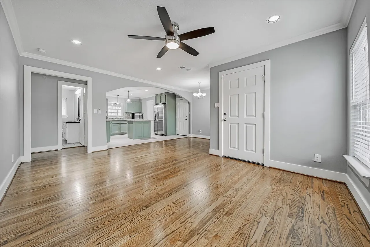 3 bed, 1164 sqft, $2,200 — Photo 3