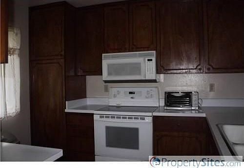 4th image of 266 Parkside Gln