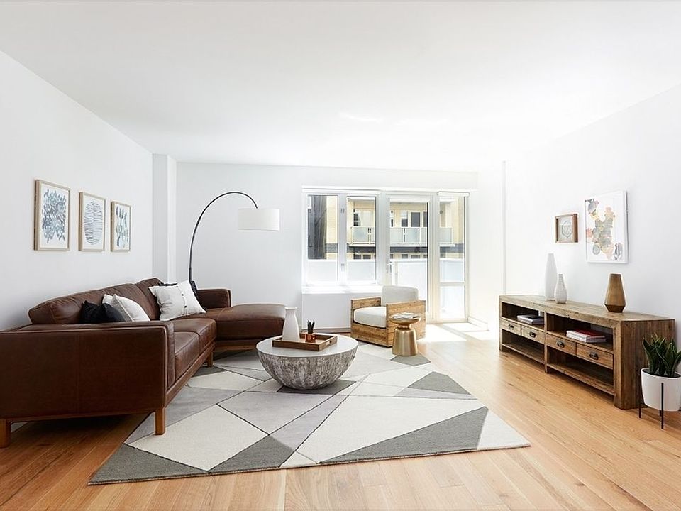 2nd image of 4118 Crescent St APT 4F