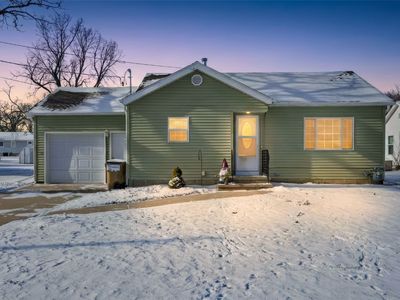 1122 N 3rd St, Manchester, IA, 52057