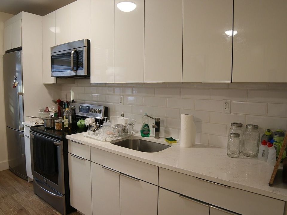 2nd image of 1608 Beverley Rd APT 1B