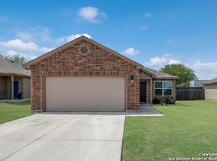 7647 Palomino Ct, Elmendorf, TX 78112