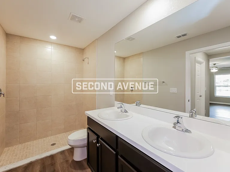 2105 NW 22nd Ave — Photo 12