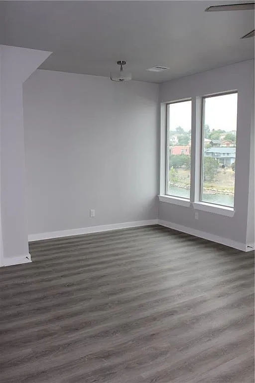 3 bed, 2.5 bath, 1500 sqft, $2,000 — Photo 2