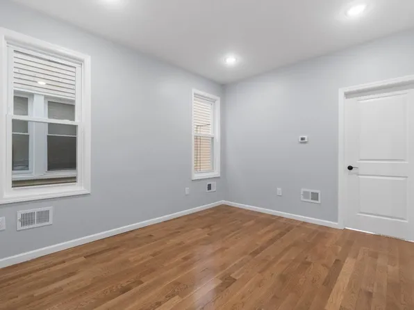 170 West 10th Street image 7 of 19