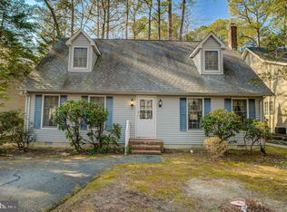16 Canal Rd, Ocean Pines, MD 21811