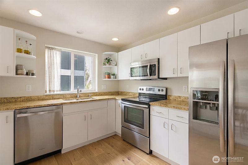 4th image of 2414 SW Holden Street #B