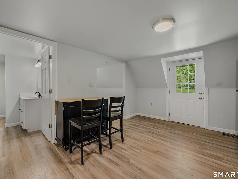 17 Sylvester St — Photo 10