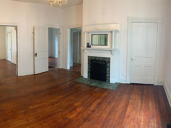 5th image of 261 Parrish Ave