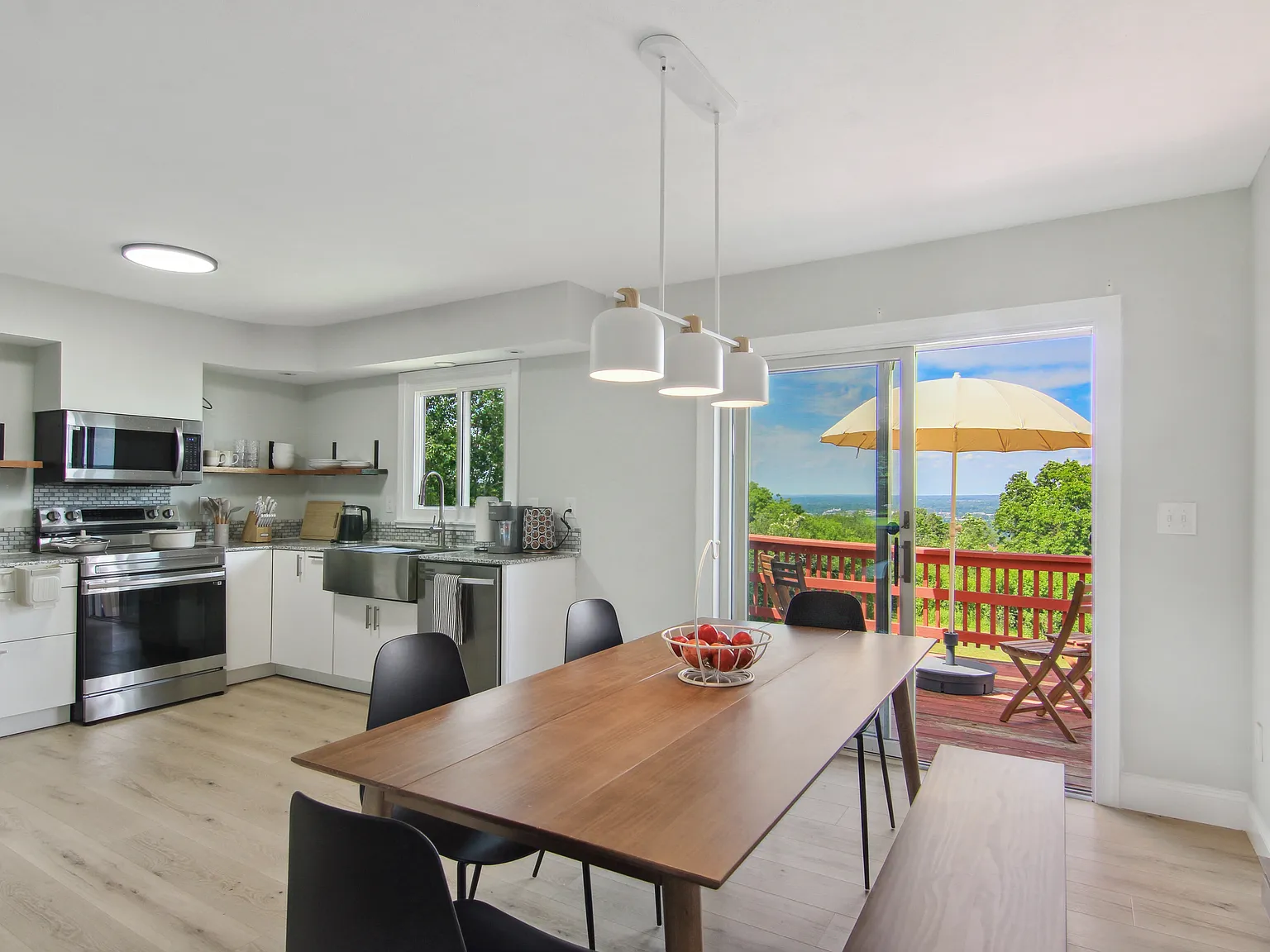3 bed, 1400 sqft, $4,000 — Photo 1