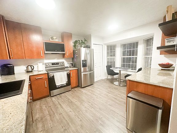 2nd image of 511 Waters Cove Ct