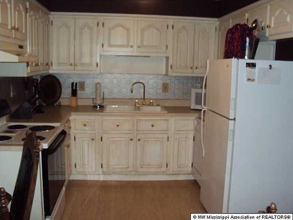2nd image of 8667 Thunderbird Dr E