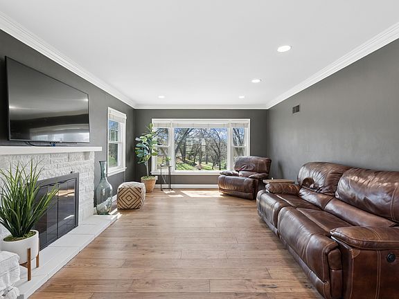 4th image of 315 Crestline Dr