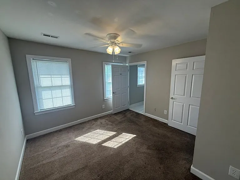 Royal Oaks Condominiums — Photo 7