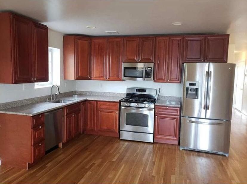 1st image of 247 Robinson Ave #3