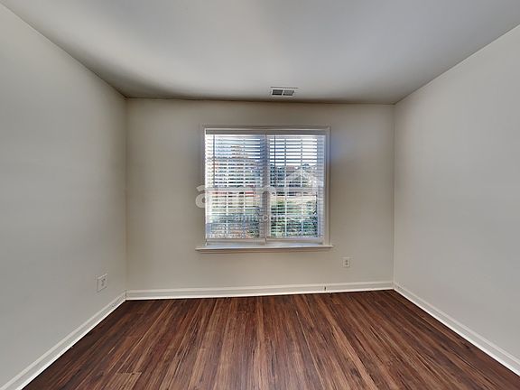 5th image of 109 Johnson St
