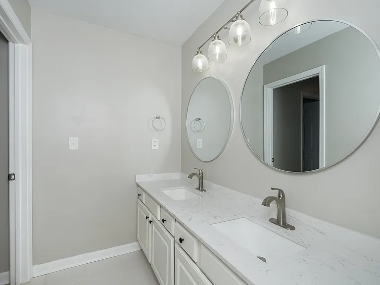 10 Kennedy Ct #B — Photo 23