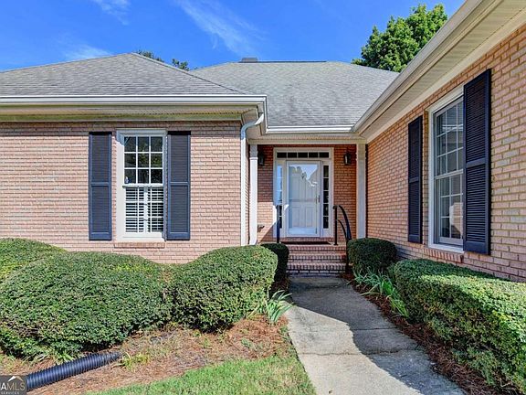 3rd image of 611 Iris Ln