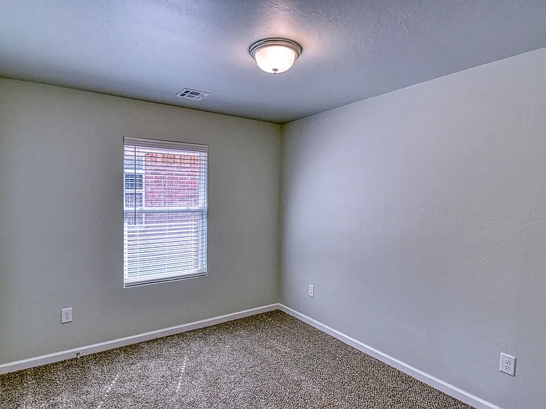 2713 Clifton Ter — Photo 23