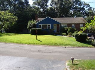 28 Cedar Ave, Locust Valley, NY 11560
