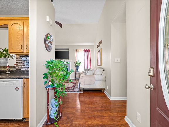 2nd image of 3878 Mackenzie Dr