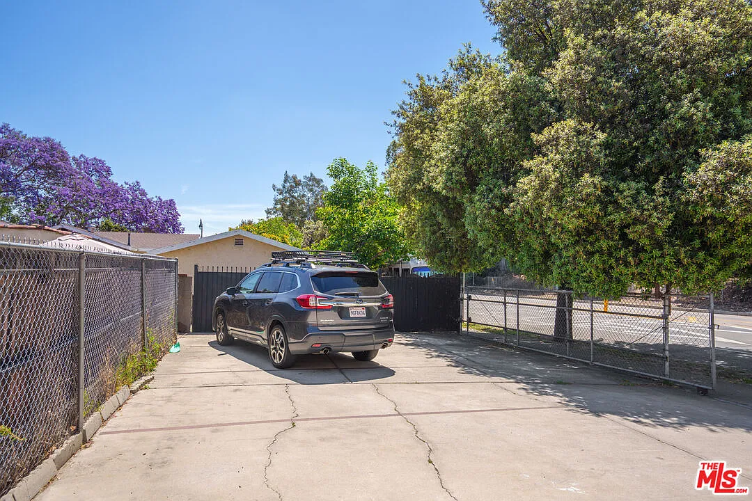 Building Photo - 1361 Riverside Dr