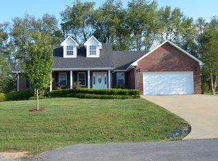 46 Village Dr, Columbia, KY 42728