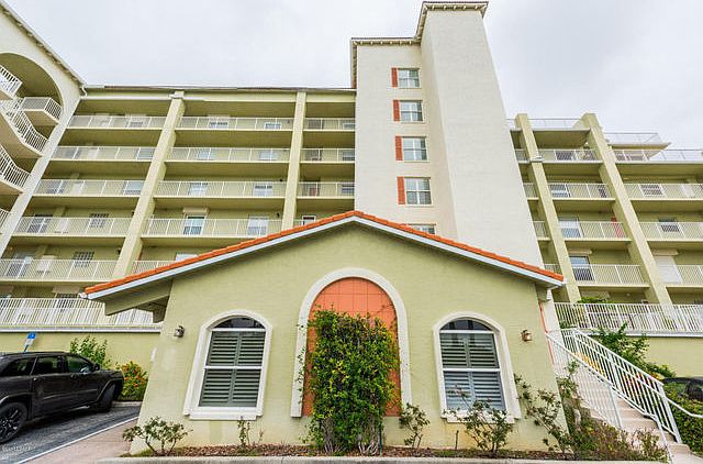 1st image of 552 Marina Point Dr #552