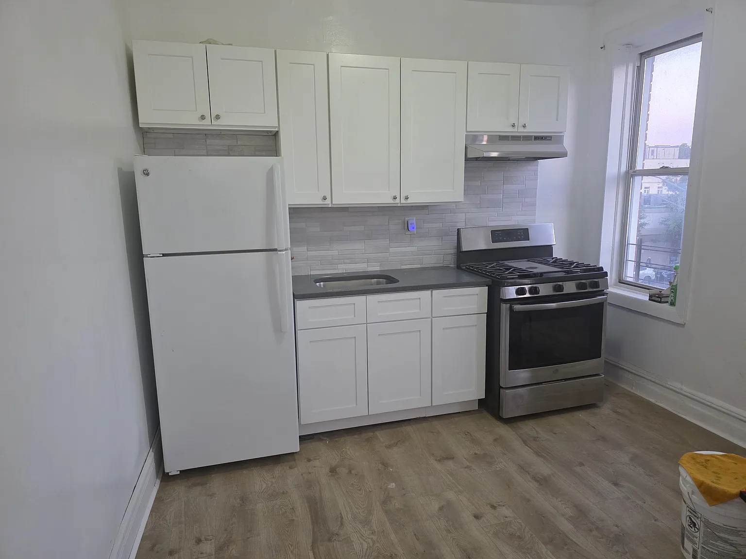 2 bed, 825 sqft, $2,400 — Photo 3