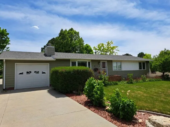 815 E 8th St, Chadron, NE 69337