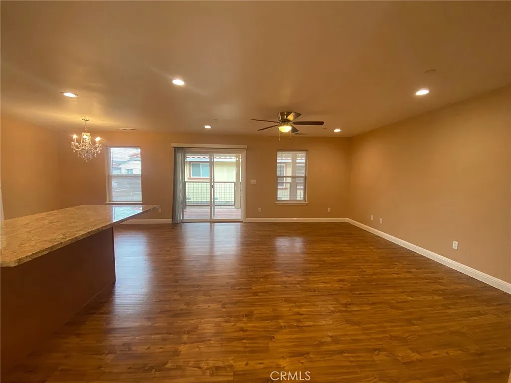 3 bed, 1350 sqft, $2,600 — Photo 4