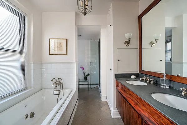 Sold by Stribling | media 18