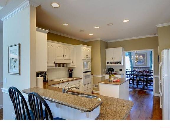 BREAKFAST BAR