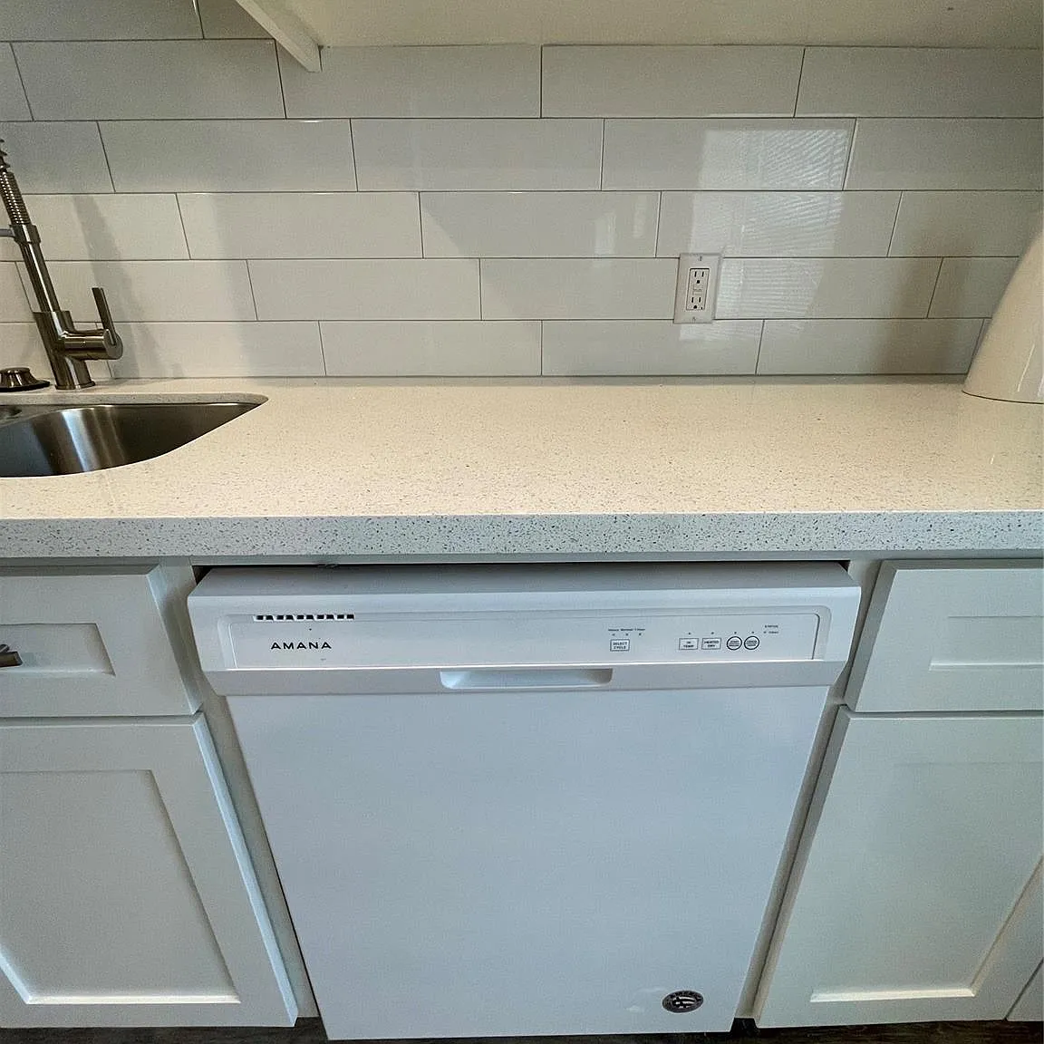 2 bed, 1.0 bath, 1560 sqft, $1,375 — Photo 2
