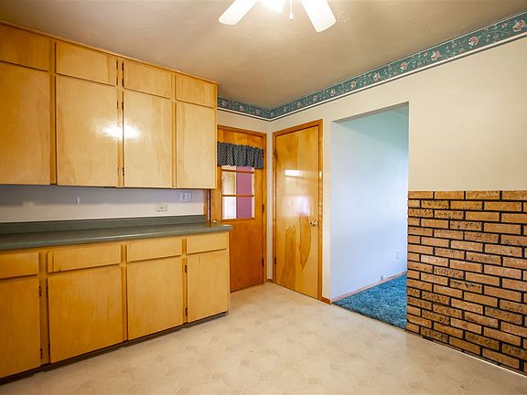 5th image of 725 Jule St
