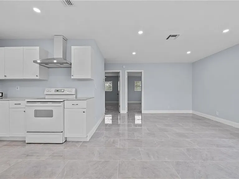 260 NW 19th St #290 — Photo 5
