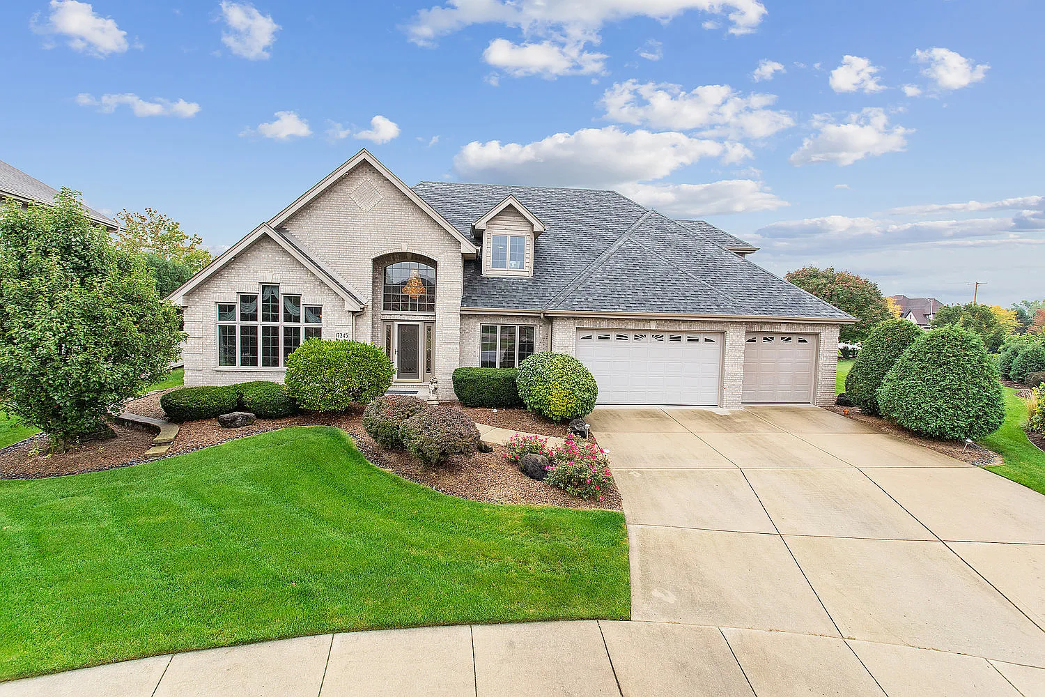 17245 Pointe Dr photo 1