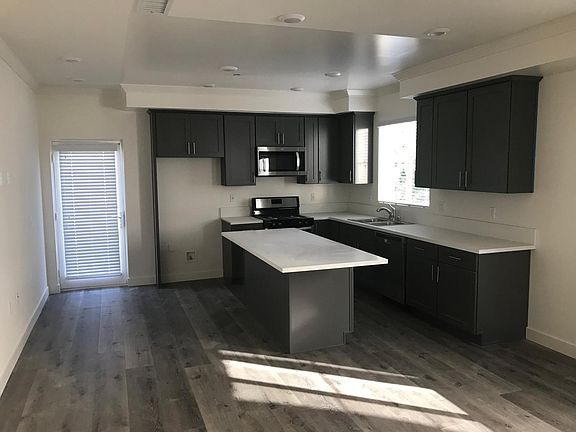 4th image of 14019 Vanowen St #105