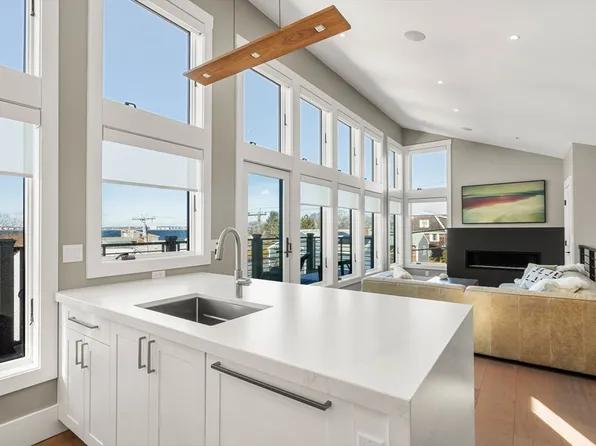 41 Gardner Rd, Nahant, MA 01908