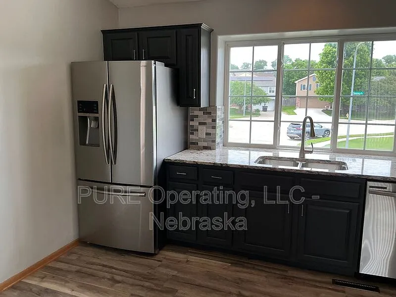 3 bed, 1.5 bath, 1457 sqft, $2,140 — Photo 3