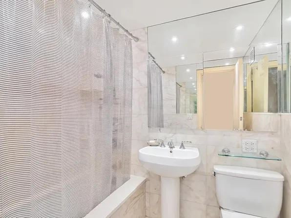 50 Sutton Place South image 4 of 10