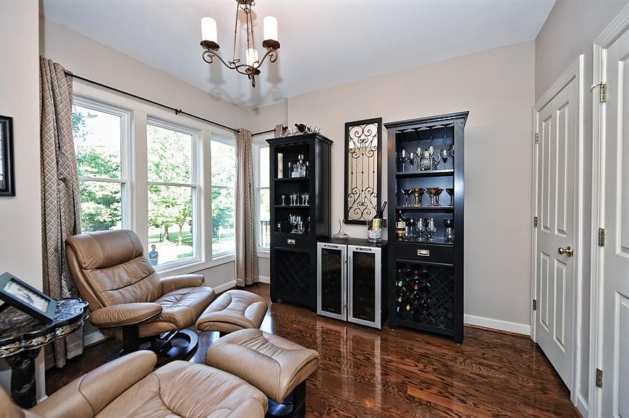 2nd image of 2136 Park Dr