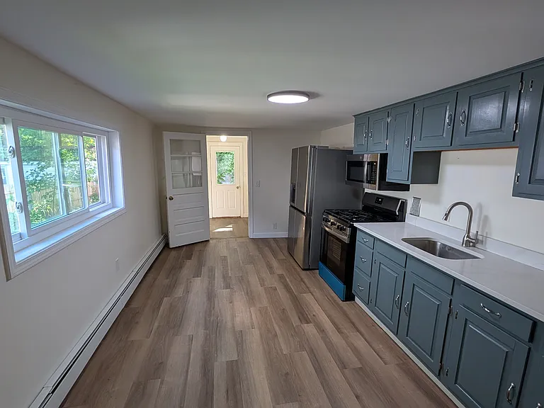 31-33 Glen St #31 — Photo 5