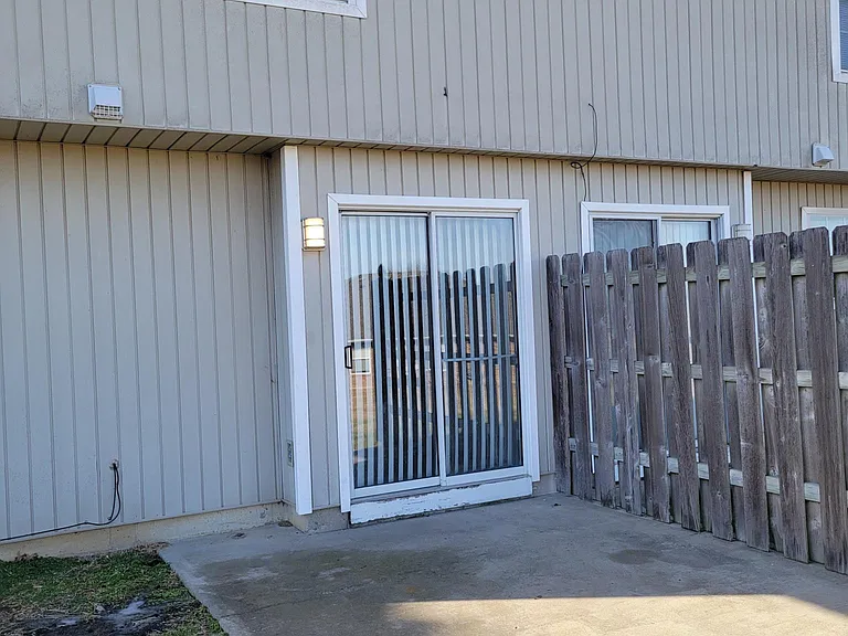 1279 NW Phelps Dr — Photo 26