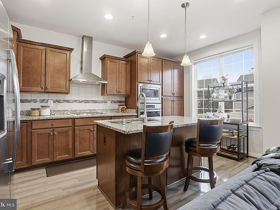 2nd image of 2116 Garden Grove Ln