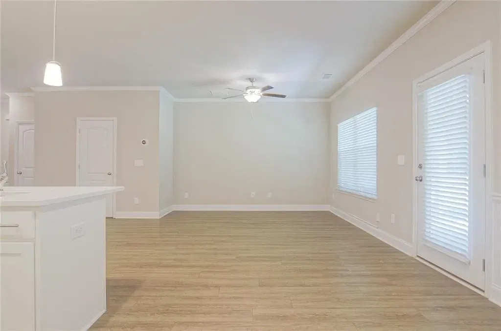 3 bed, 1963 sqft, $2,950 — Photo 3