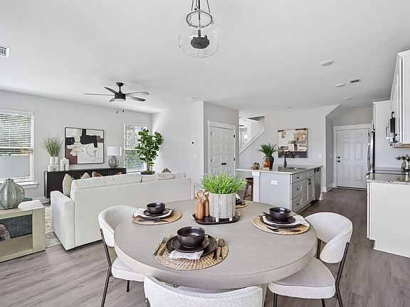 3rd image of 102 Fairview Cir #111