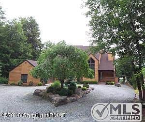 Woodhaven Driveway wlandscaped island